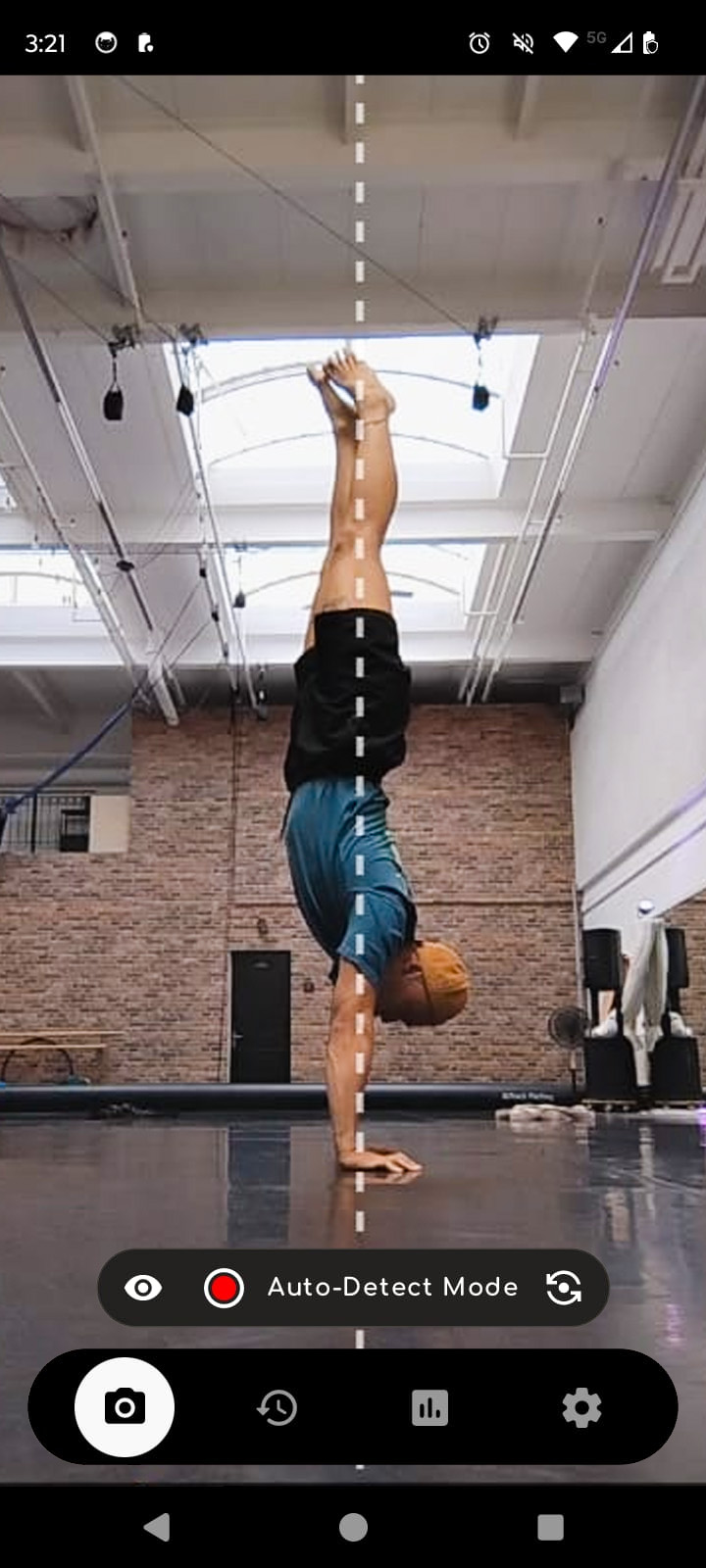 Live pose detection overlay showing hold time, best hold, and streak stats during a handstand